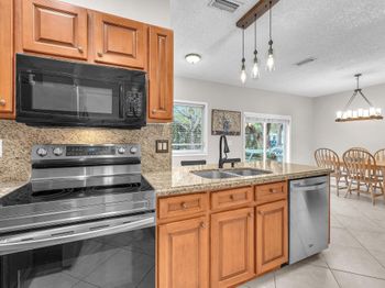 4776 Lago Vista Dr