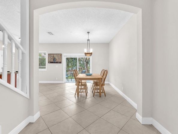 4776 Lago Vista Dr, Coconut Creek FL 33073