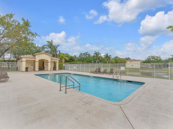 4776 Lago Vista Dr, Coconut Creek FL 33073