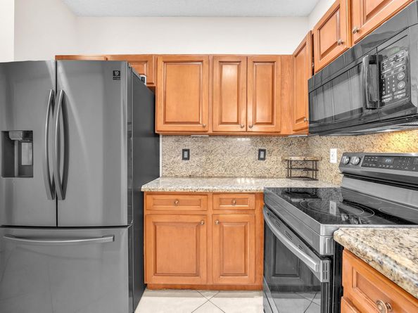 4776 Lago Vista Dr, Coconut Creek FL 33073
