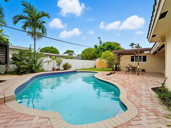 3697 NE 19th Ave, Oakland Park FL 33308