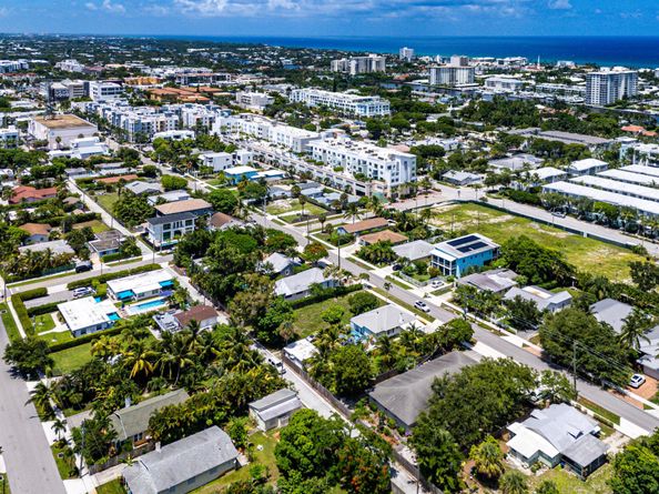 320 SE 4th Avenue, Delray Beach FL 33483