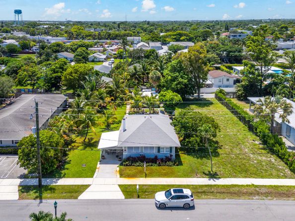 320 SE 4th Avenue, Delray Beach FL 33483