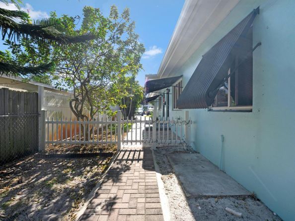 237 NE 12th Street, Delray Beach FL 33444