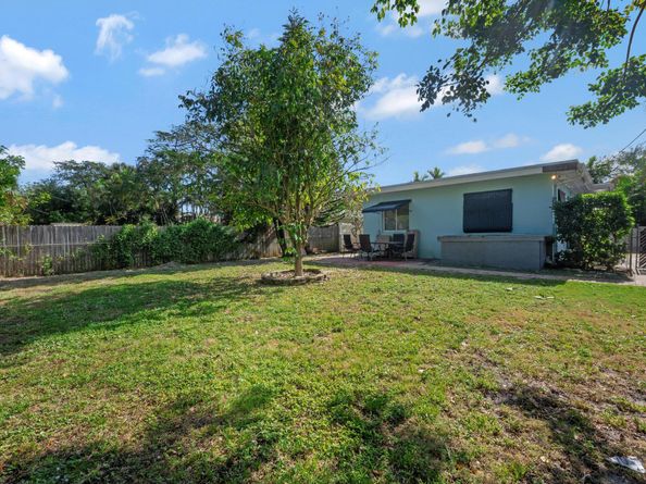 237 NE 12th Street, Delray Beach FL 33444