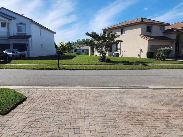 139 Catania Way, Royal Palm Beach FL 33411