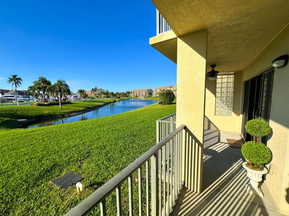 901 Seafarer Circle 105, Jupiter FL 33477