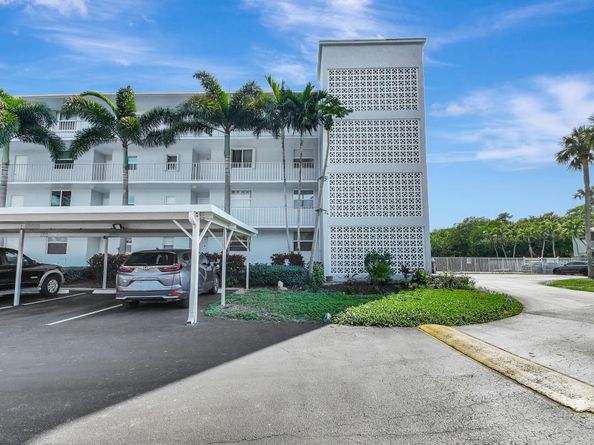 689 NE 6TH Court 110, Boynton Beach FL 33435