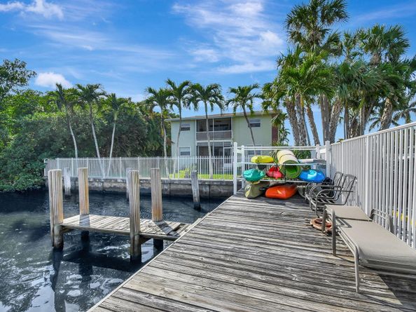 689 NE 6TH Court 110, Boynton Beach FL 33435