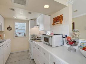 689 NE 6TH Court 110, Boynton Beach FL 33435