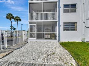 689 NE 6TH Court 110, Boynton Beach FL 33435