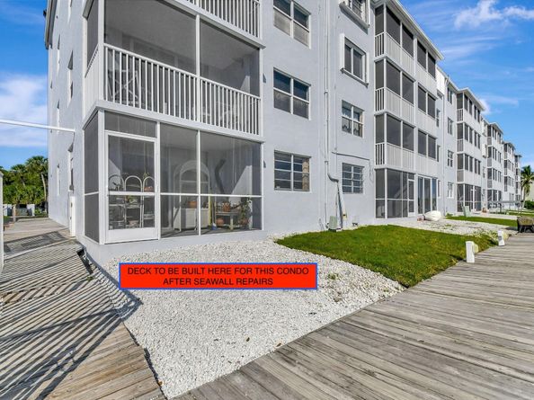 689 NE 6TH Court 110, Boynton Beach FL 33435