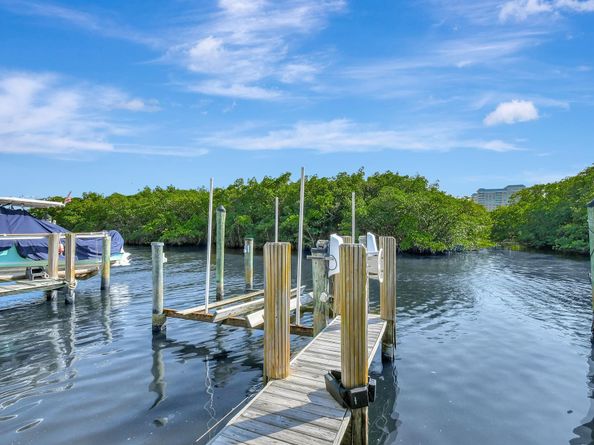 689 NE 6TH Court 110, Boynton Beach FL 33435