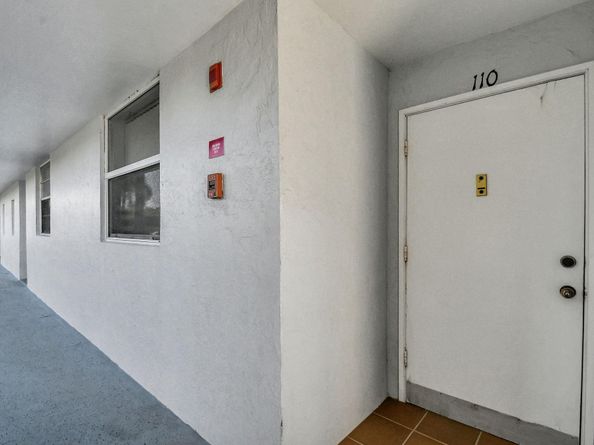 689 NE 6TH Court 110, Boynton Beach FL 33435