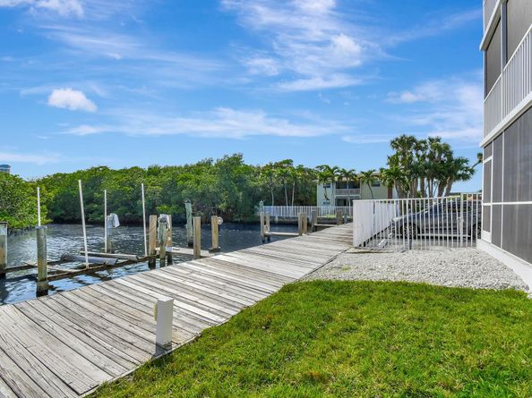 689 NE 6TH Court 110, Boynton Beach FL 33435