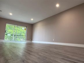8962 S Hollybrook Blvd 308, Pembroke Pines FL 33025