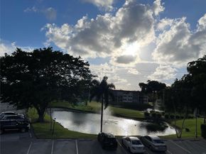 8962 S Hollybrook Blvd 308, Pembroke Pines FL 33025