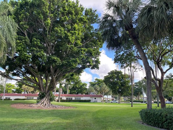 8962 S Hollybrook Blvd 308, Pembroke Pines FL 33025