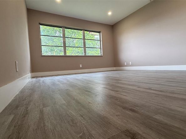 8962 S Hollybrook Blvd 308, Pembroke Pines FL 33025