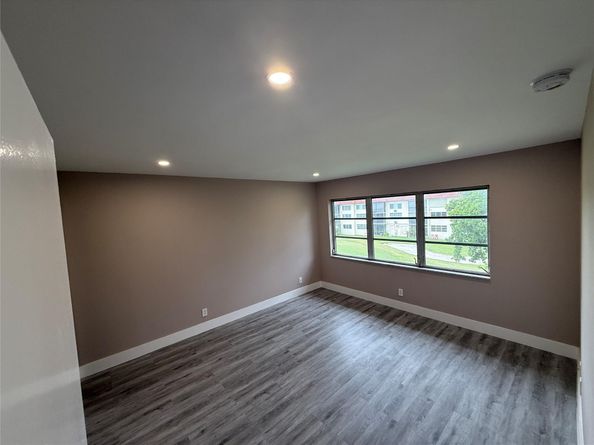 8962 S Hollybrook Blvd 308, Pembroke Pines FL 33025