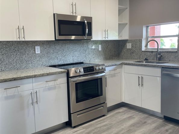 8962 S Hollybrook Blvd 308, Pembroke Pines FL 33025