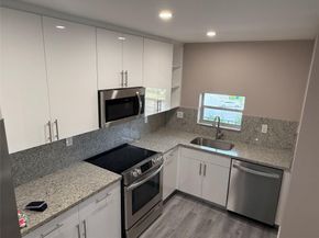 8962 S Hollybrook Blvd 308, Pembroke Pines FL 33025