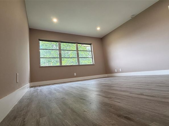 8962 S Hollybrook Blvd 308, Pembroke Pines FL 33025
