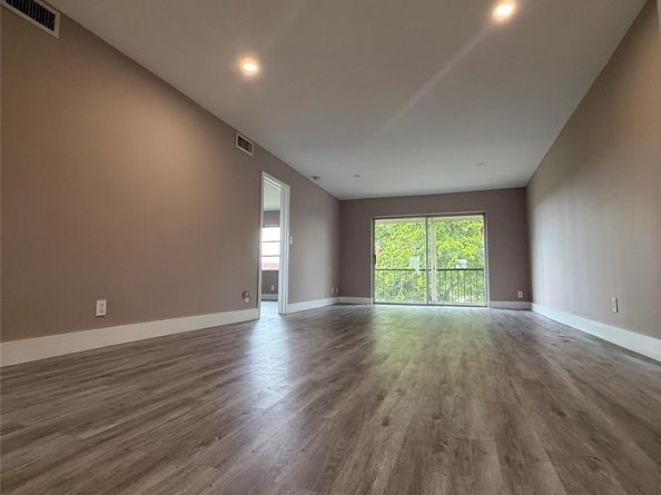 8962 S Hollybrook Blvd 308, Pembroke Pines FL 33025