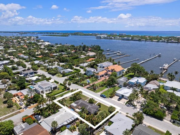 1725 N Lakeside Drive, Lake Worth Beach FL 33460