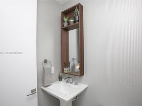 2821 S Bayshore Drive 20D, Miami FL 33133