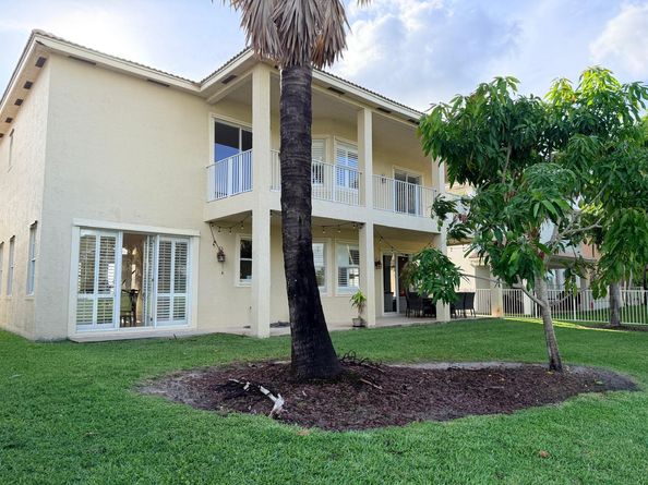 2285 Ridgewood Circle, Royal Palm Beach FL 33411