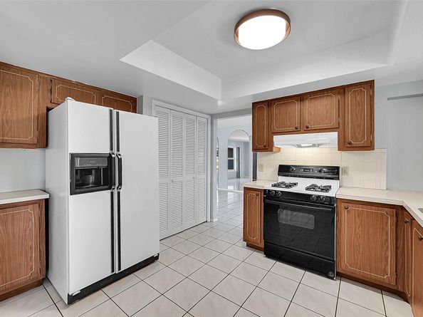 9060 NW 25th St, Sunrise FL 33322