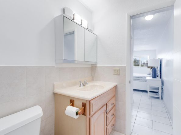 2200 Diana Dr 312, Hallandale Beach FL 33009