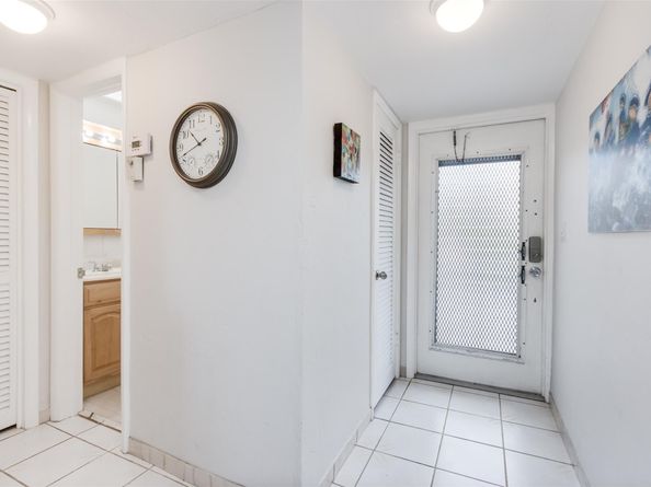 2200 Diana Dr 312, Hallandale Beach FL 33009