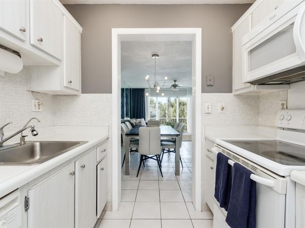 2200 Diana Dr 312, Hallandale Beach FL 33009