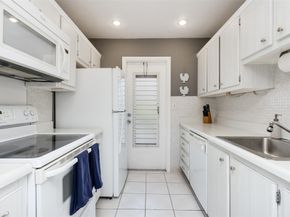 2200 Diana Dr 312, Hallandale Beach FL 33009