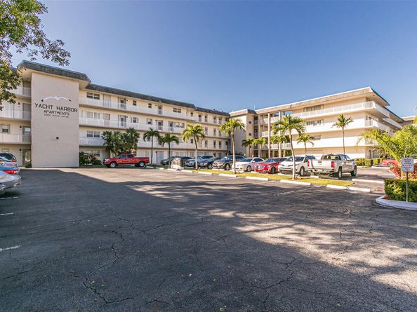 2200 Diana Dr 312, Hallandale Beach FL 33009