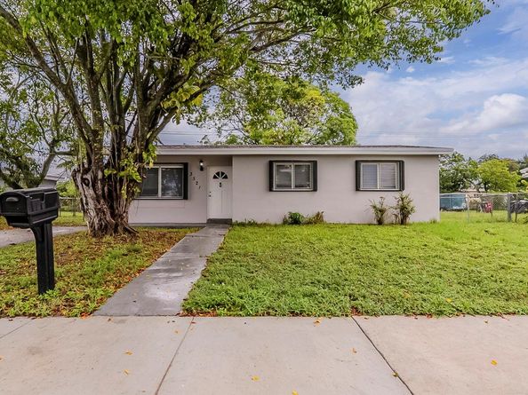 3521 NW 208th Ter, Miami Gardens FL 33056