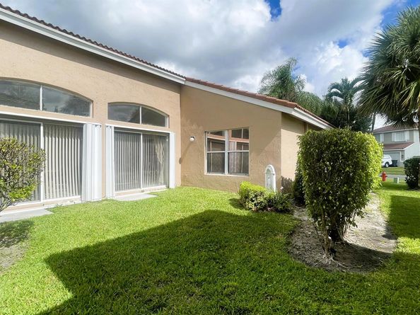 5189 Prairie Dunes Village Circle, Lake Worth FL 33463