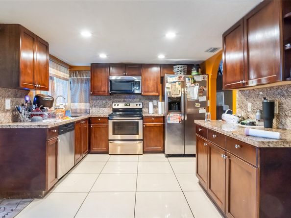 6624 NW 1st Ct, Margate FL 33063