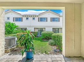 374 SE 1st Dr 374, Deerfield Beach FL 33441