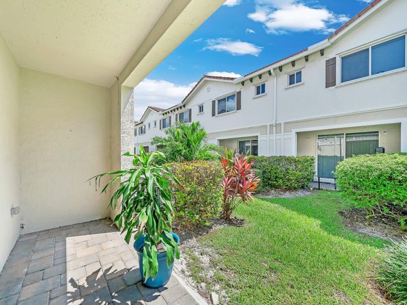374 SE 1st Dr 374, Deerfield Beach FL 33441