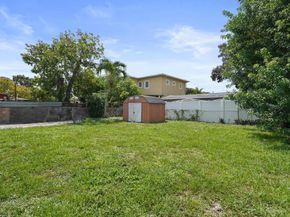 637 SW 1st Ct, Hallandale Beach FL 33009