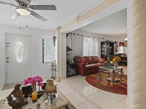 637 SW 1st Ct, Hallandale Beach FL 33009