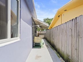 637 SW 1st Ct, Hallandale Beach FL 33009