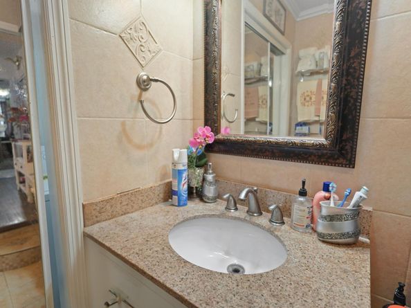 637 SW 1st Ct, Hallandale Beach FL 33009