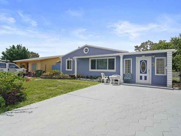 637 SW 1st Ct, Hallandale Beach FL 33009