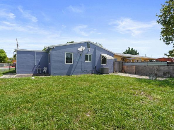 637 SW 1st Ct, Hallandale Beach FL 33009