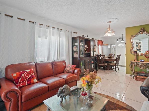 637 SW 1st Ct, Hallandale Beach FL 33009
