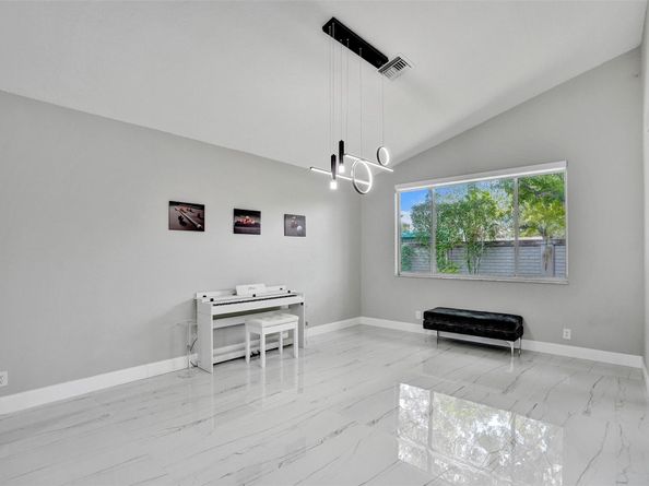 5024 NW 95th Dr, Coral Springs FL 33076